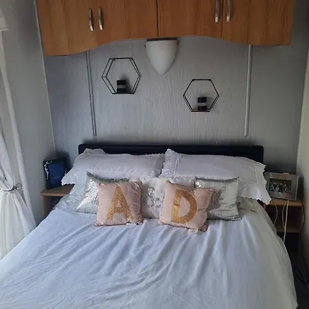 Lovely 3-Bed Caravan In Foel Welshpool Exterior photo