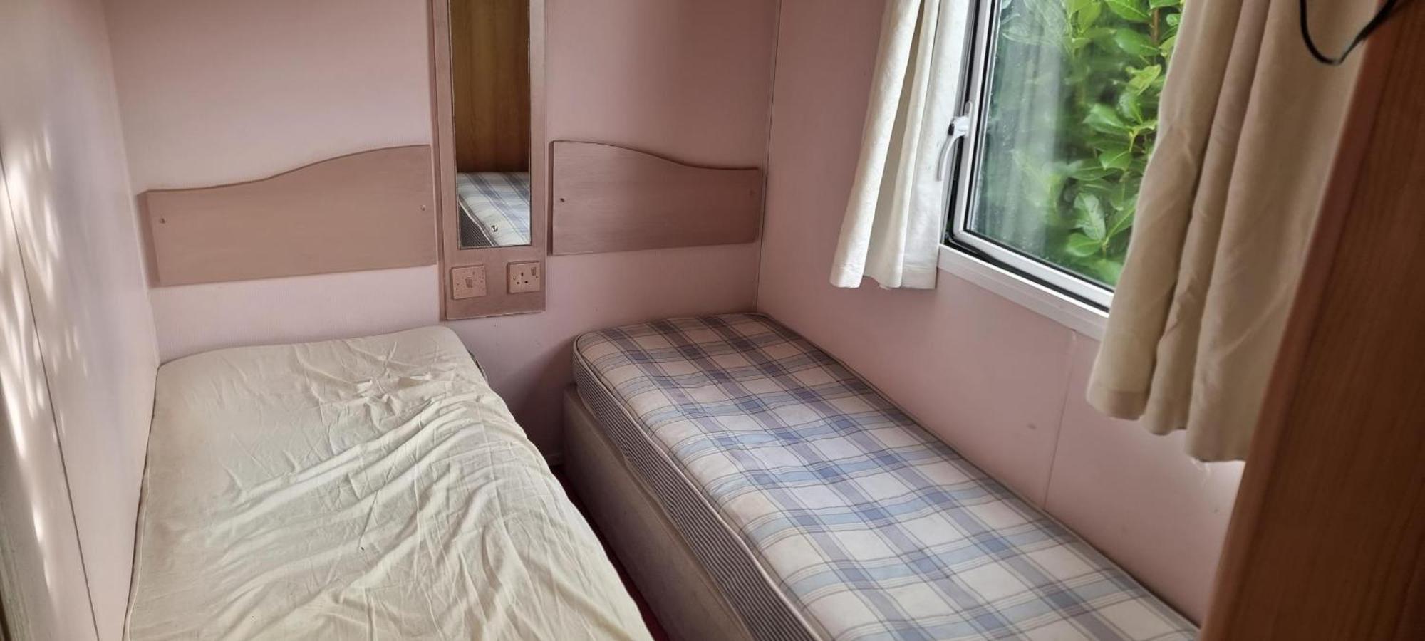 Lovely 3-bed Caravan In Foel Villa